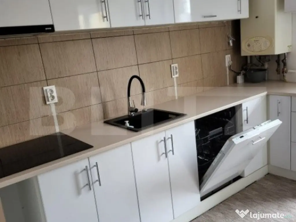 Apartament cu 3 camere, 68mp + 22mp depozitare, parcare, zon