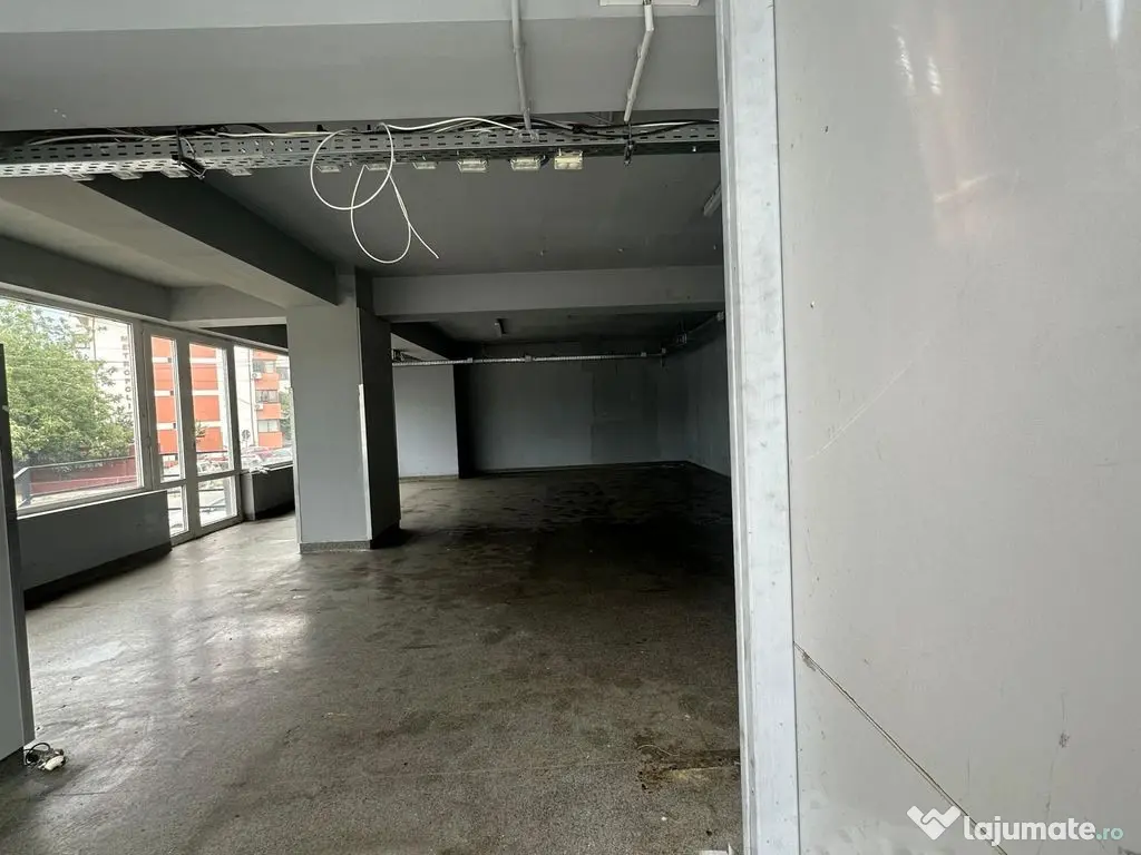 Zona Metrou Dimitrie Leonida spatiu 100 mp vizibilitate buna 