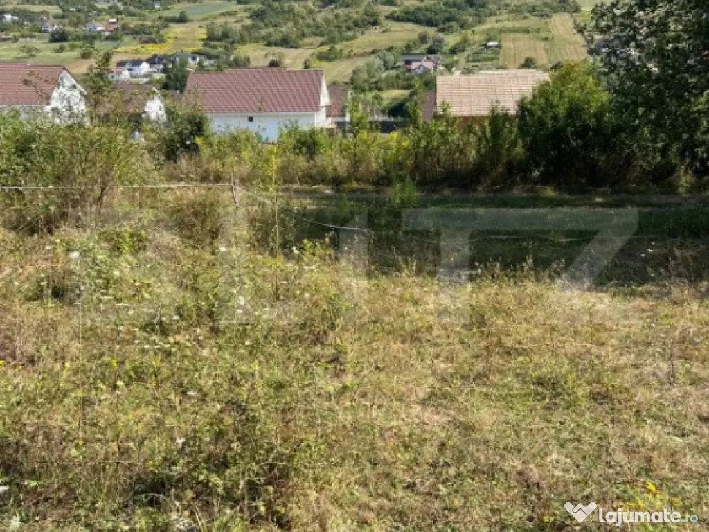 Teren extravilan, 15 arii, pretabil pentru investitii, const