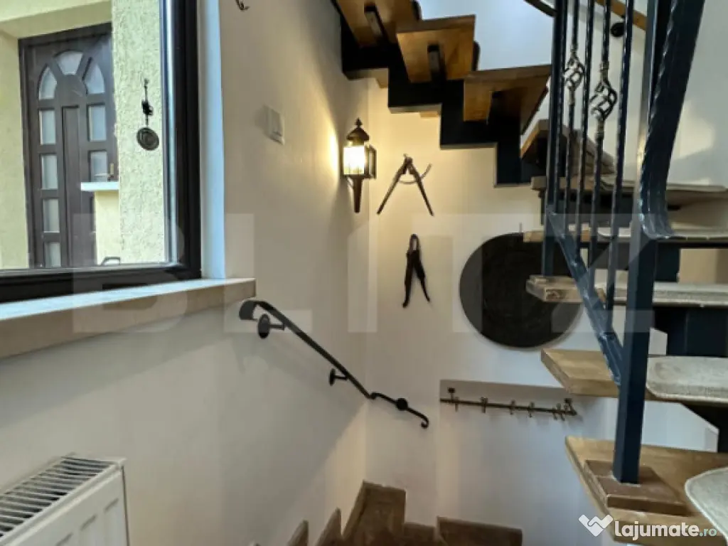 Casă de lux renovată cu priveliște spectaculoasă, în in