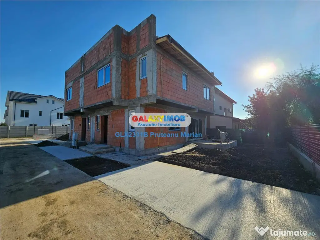 Vila Moderna de tip Duplex situata in apropriere de Cora Ra