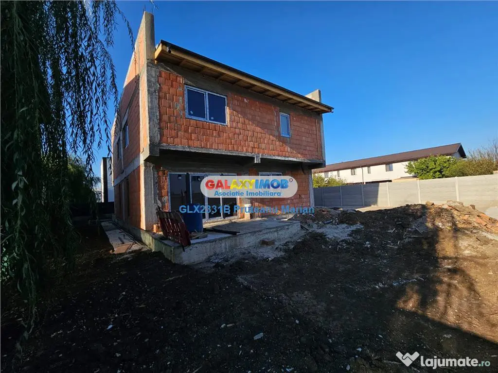 Vila Moderna de tip Duplex situata in apropriere de Cora Ra