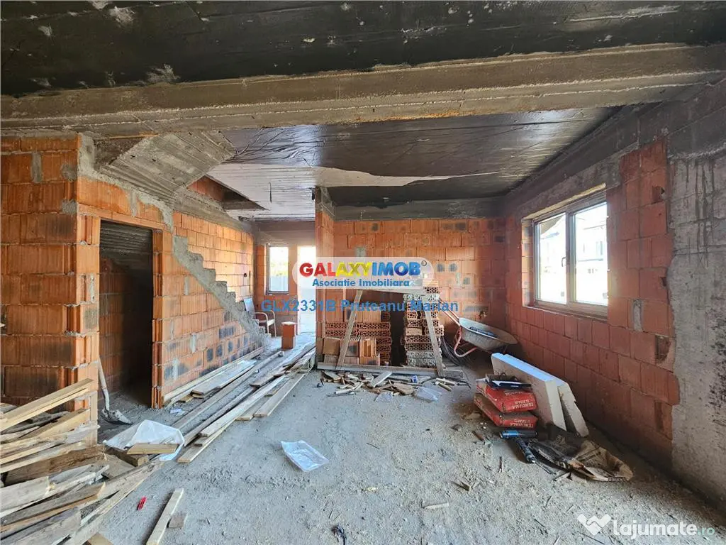 Vila Moderna de tip Duplex situata in apropriere de Cora Ra