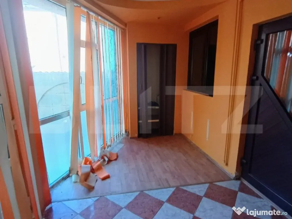 Casa cu 6 camere si garaj pretabil afacere zona Malu Rosu