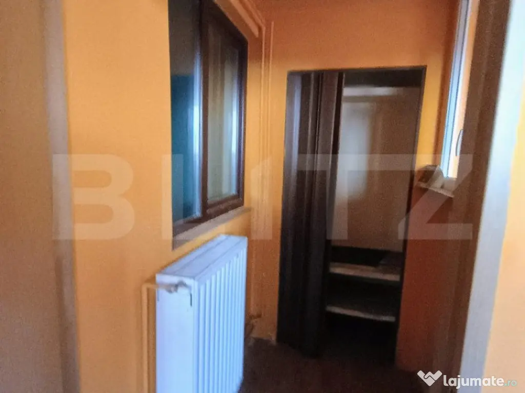 Casa cu 6 camere si garaj pretabil afacere zona Malu Rosu