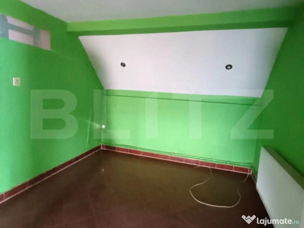 Casa cu 6 camere si garaj pretabil afacere zona Malu Rosu