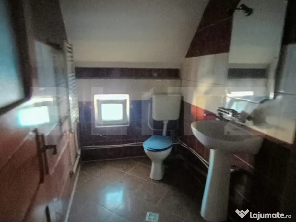 Casa cu 6 camere si garaj pretabil afacere zona Malu Rosu