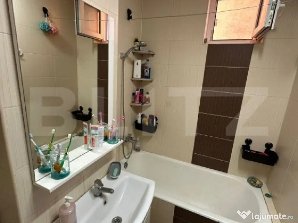 Apartament de vanzare, cu 2 camere, 49 mp, zona Nicolae Balc