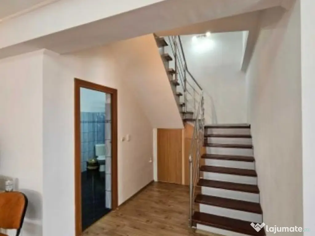 Coiciu, vila cu spatiu P+1+M de vanzare