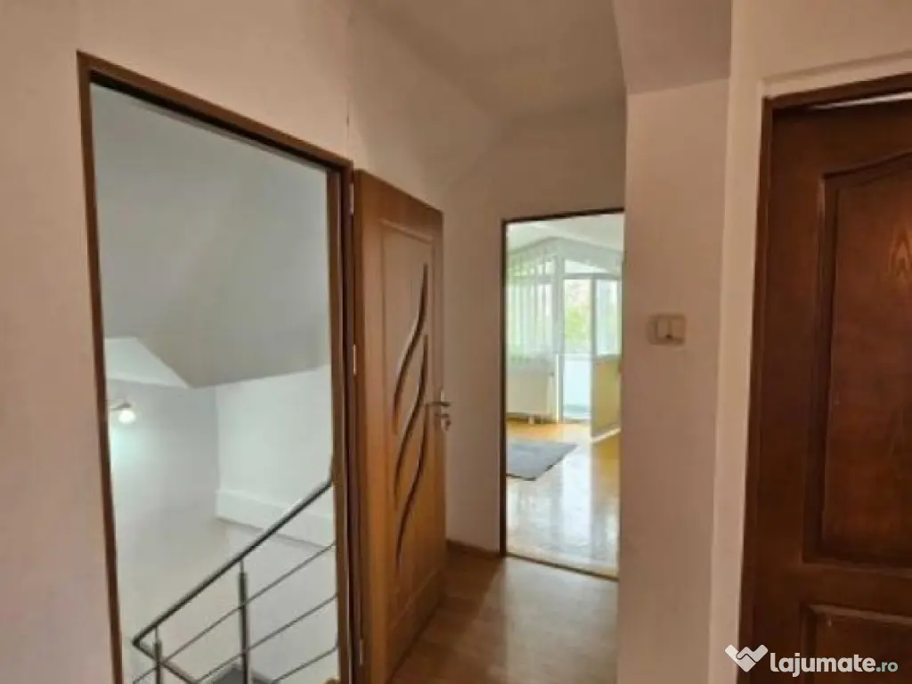 Coiciu, vila cu spatiu P+1+M de vanzare