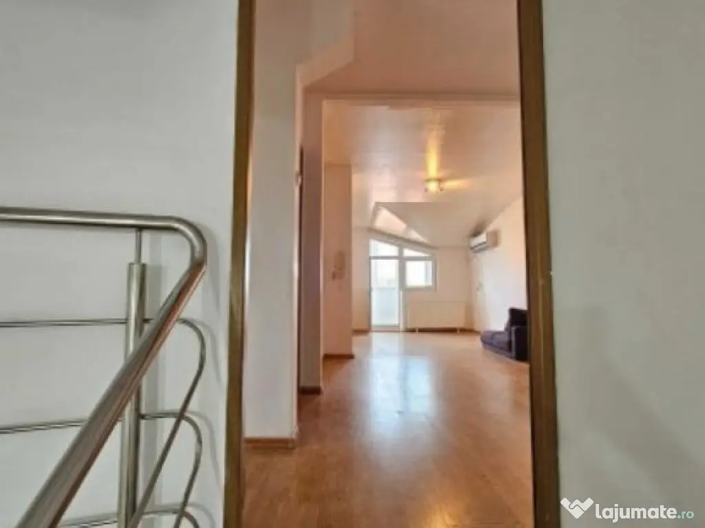 Coiciu, vila cu spatiu P+1+M de vanzare