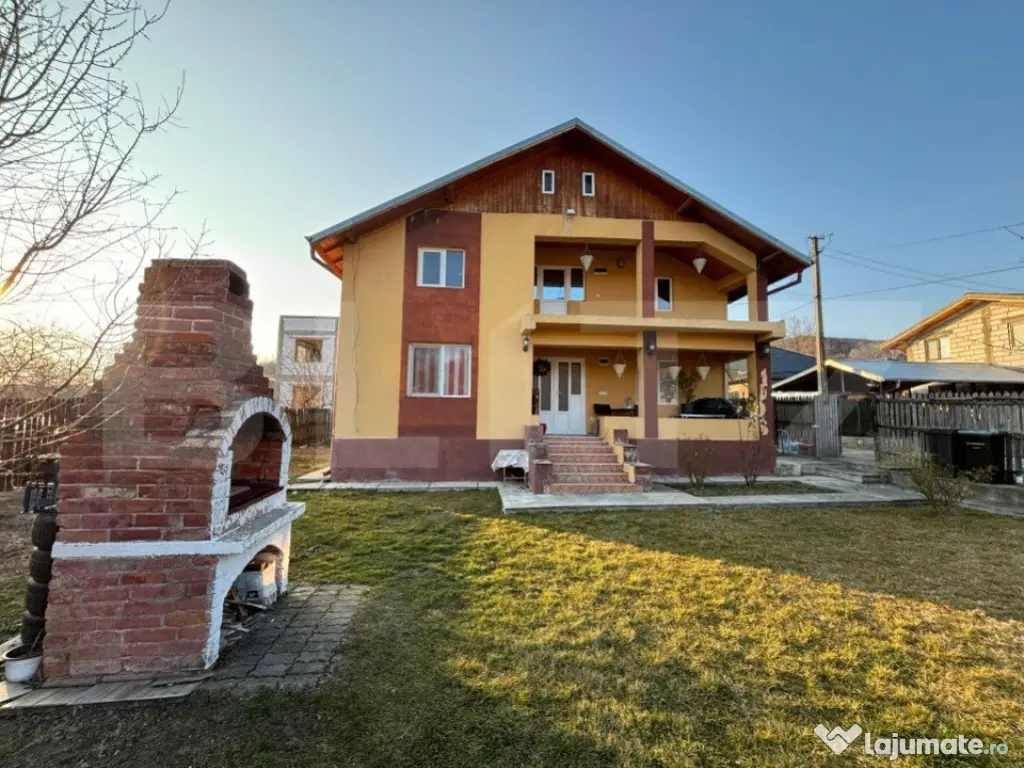 Casa de vanzare, cu 4 camere, 180 mp, zona Aninoasa