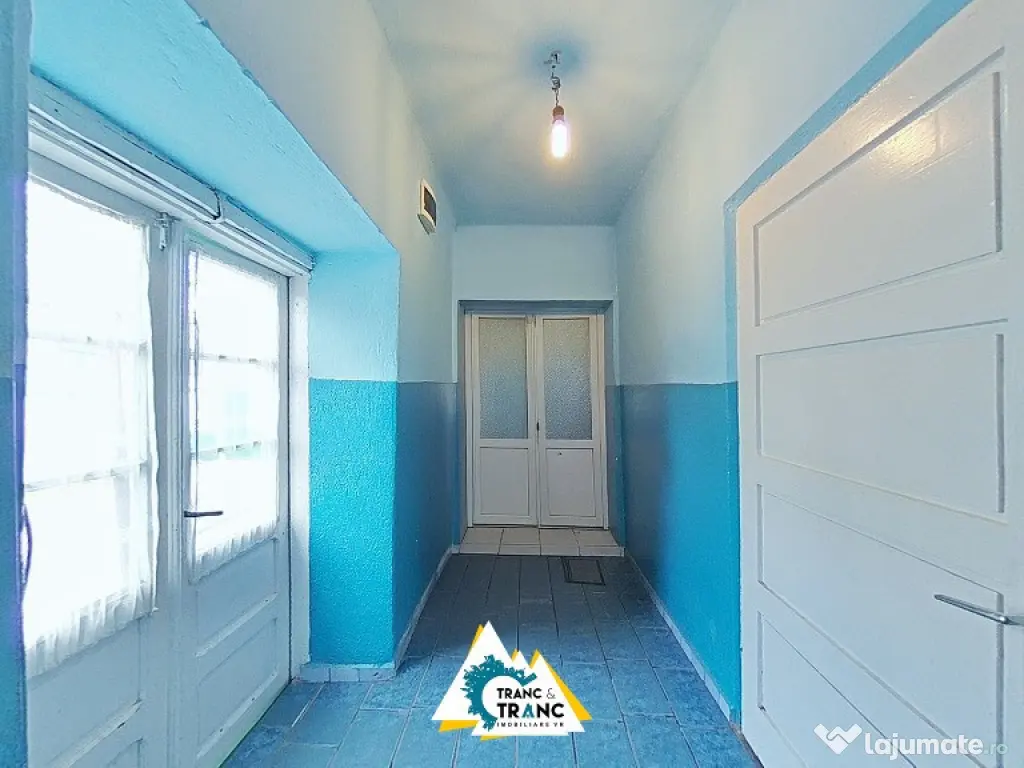 Casa traditionala cu 4 camere, in Cuvin 