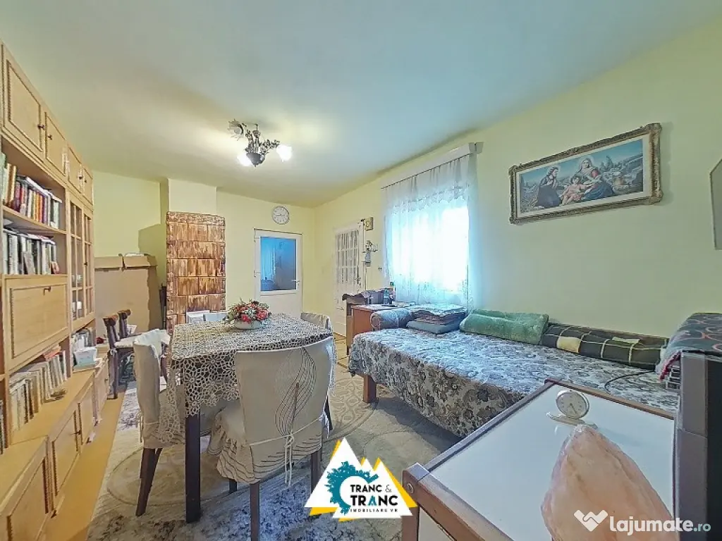 Casa traditionala cu 4 camere, in Cuvin 