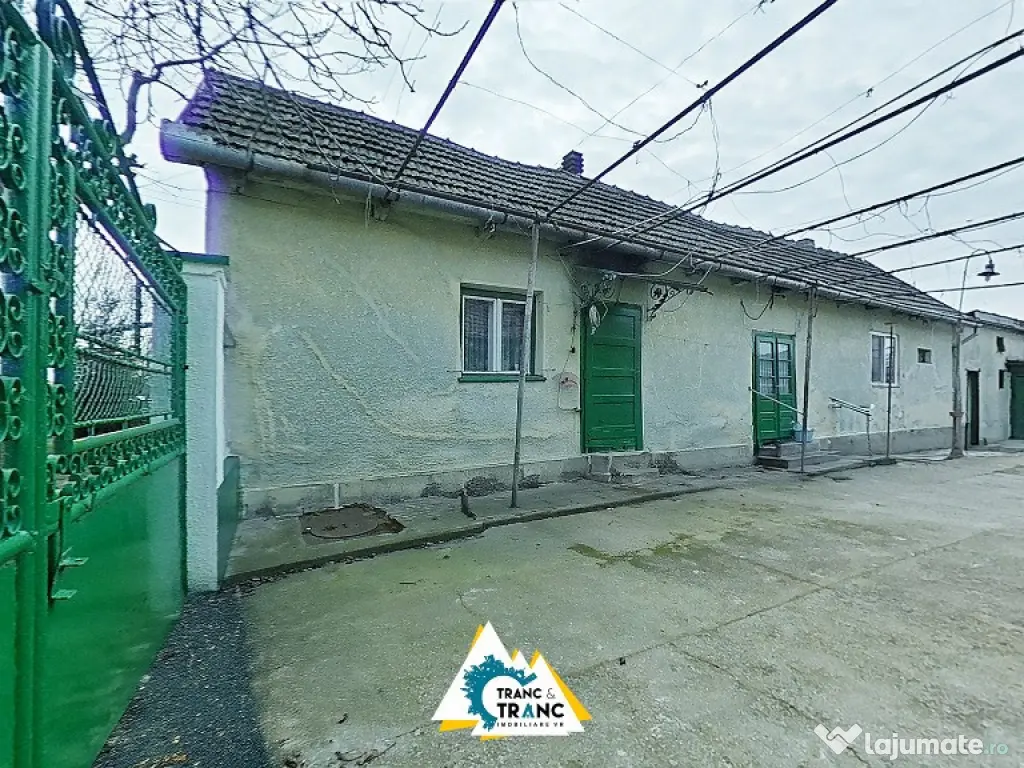 Casa traditionala cu 4 camere, in Cuvin 