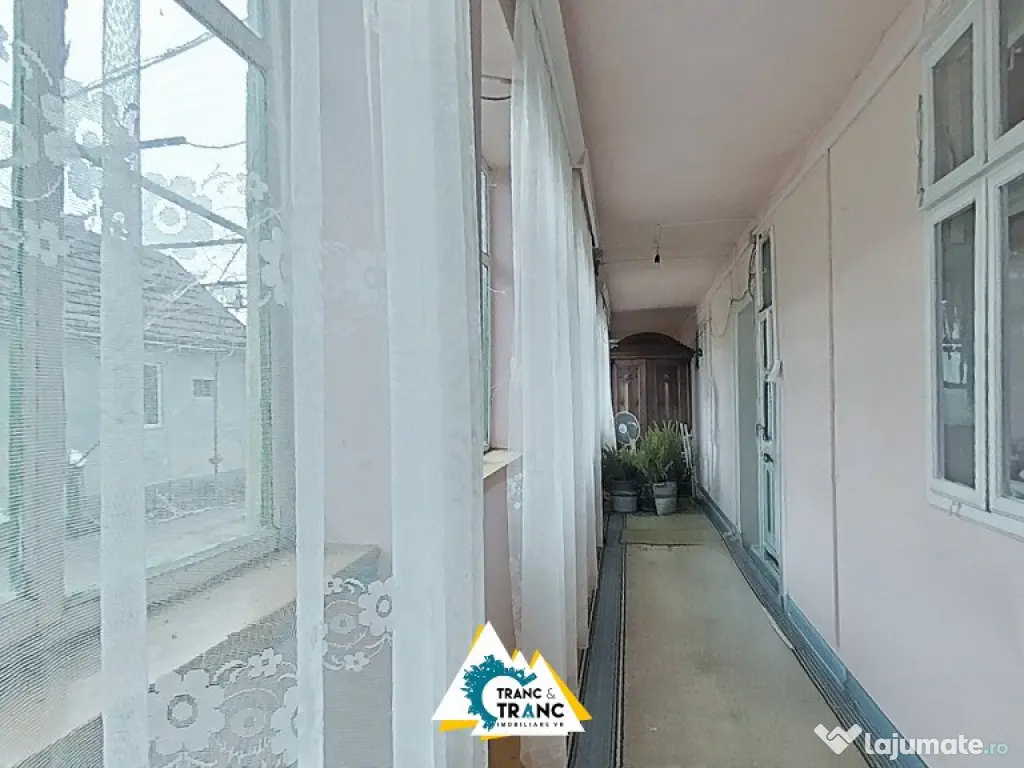 Casa traditionala cu 4 camere, in Cuvin 