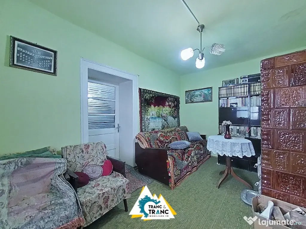 Casa traditionala cu 4 camere, in Cuvin 