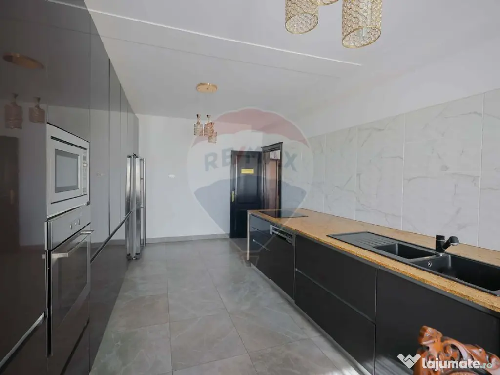 De vânzare Casă/Pensiune în zona Nufărul - Sânmartin 