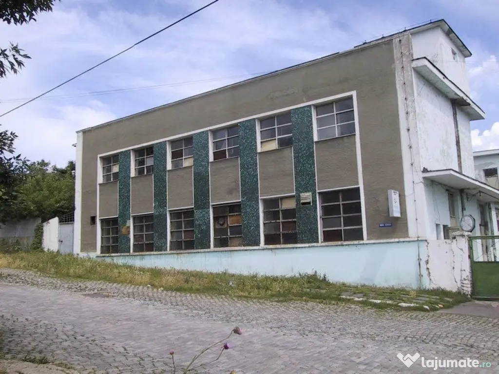 Inchiriem hala zona Patinoarului. Comision Zero!! 