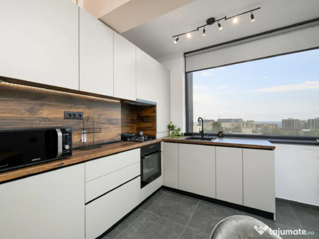 Apartament 2 camere, vedere catre mare, in zona Hanul cu Pes 