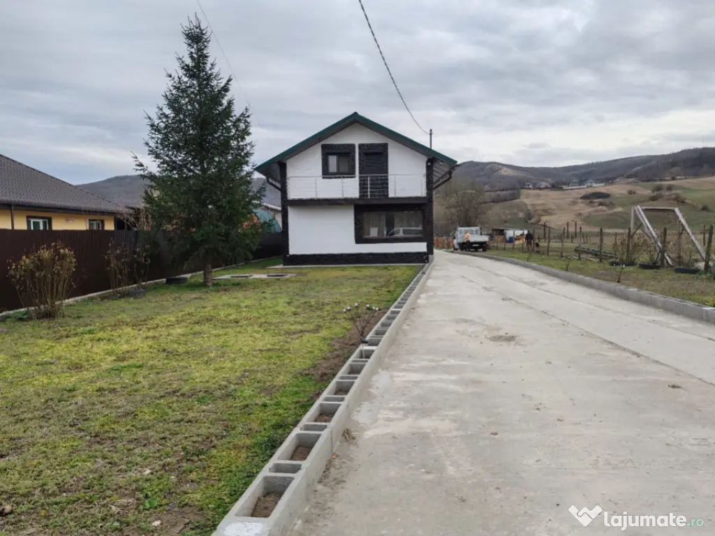 Casa parter+mansarda si teren in Lipovat, Vaslui 