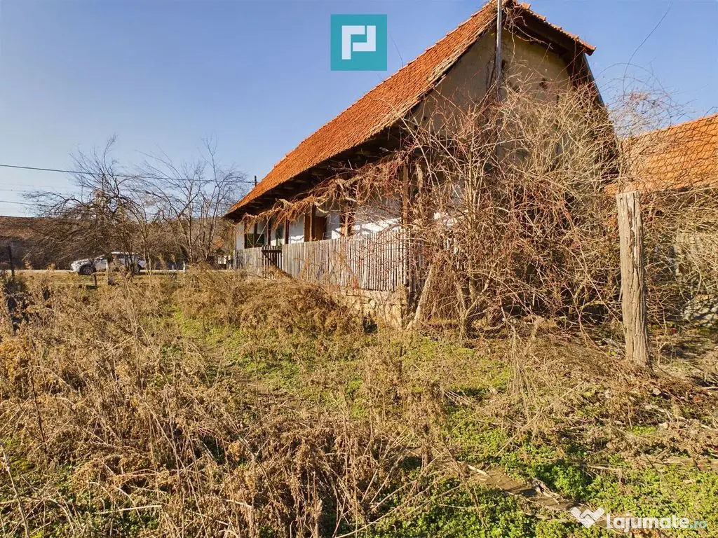 Casă rustică de vânzare în Tauț
