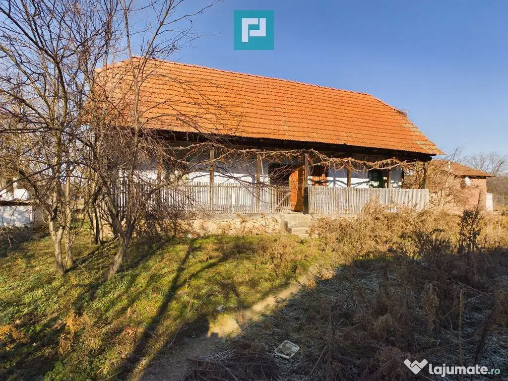 Casă rustică de vânzare în Tauț