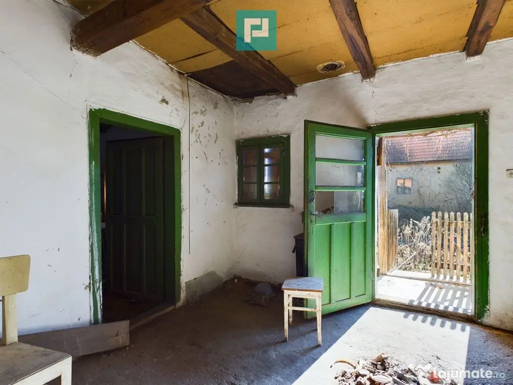 Casă rustică de vânzare în Tauț
