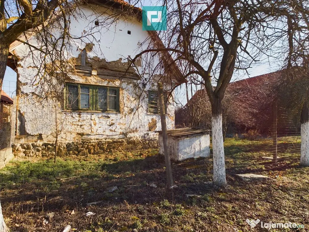 Casă rustică de vânzare în Tauț