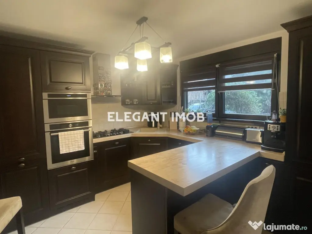 Vila cu bucatarie de vara in Paradisul Verde 