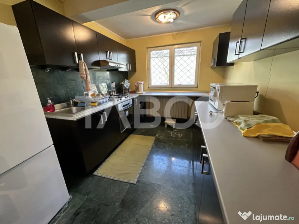 Casa familiala pentru locuit sau vacanta , spatioasa si conf