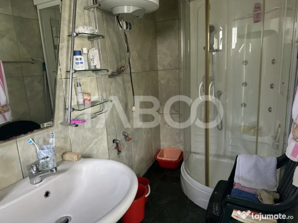 Casa familiala pentru locuit sau vacanta , spatioasa si conf