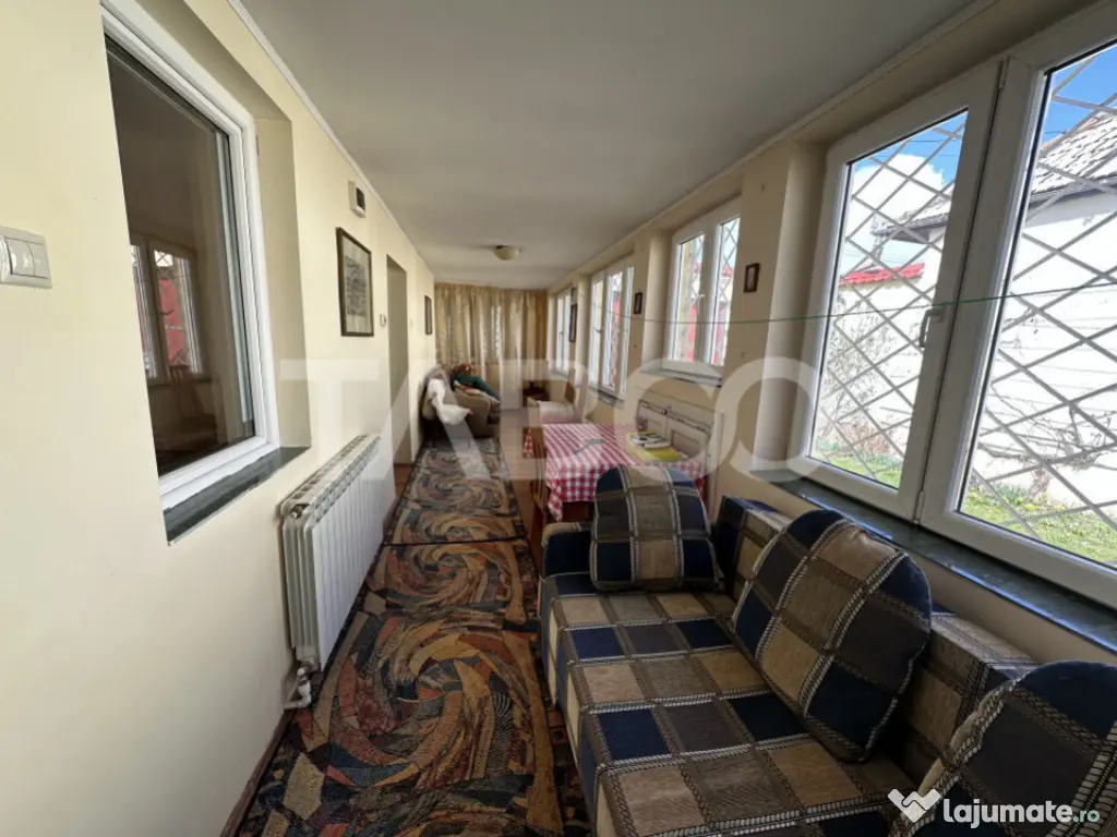 Casa familiala pentru locuit sau vacanta , spatioasa si conf