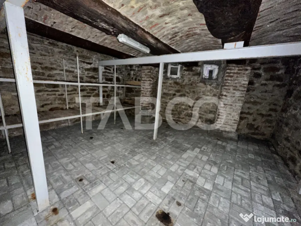 Casa familiala pentru locuit sau vacanta , spatioasa si conf