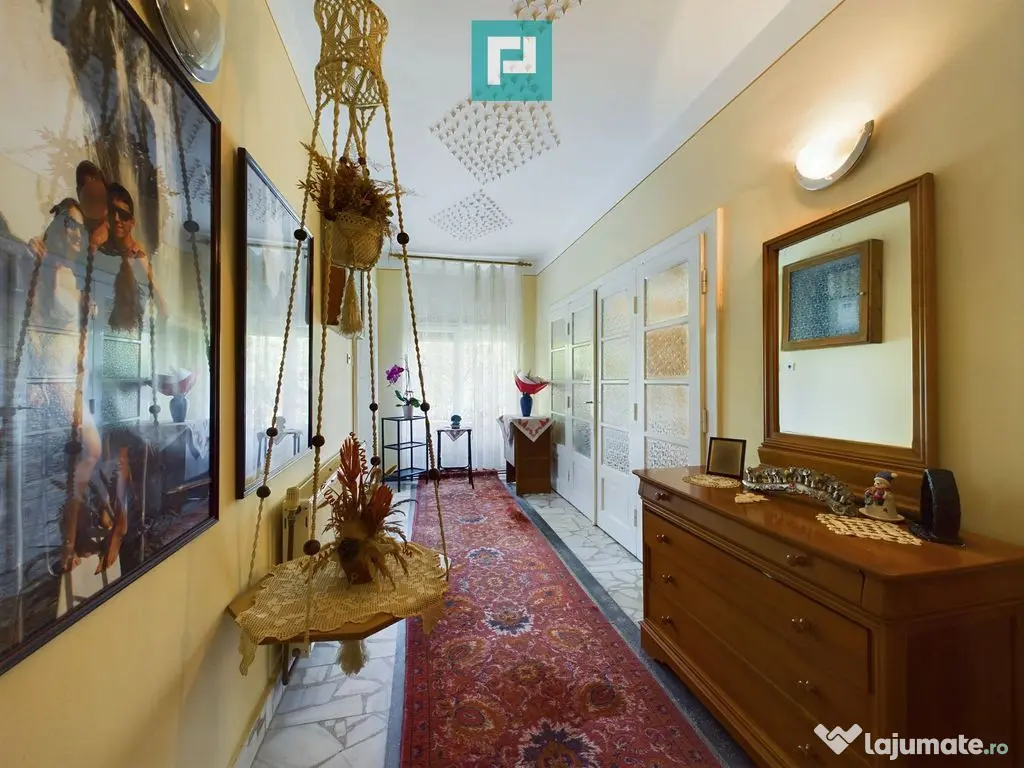 Casă clasică în Chișineu-Criș 