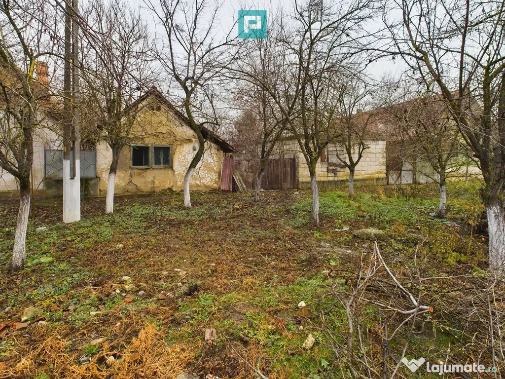 Teren cu casă demolabilă în Şuştra 