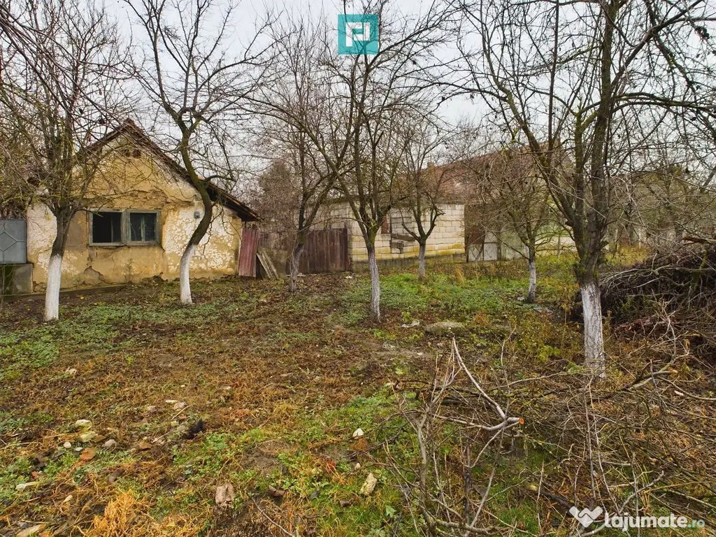 Teren cu casă demolabilă în Şuştra 