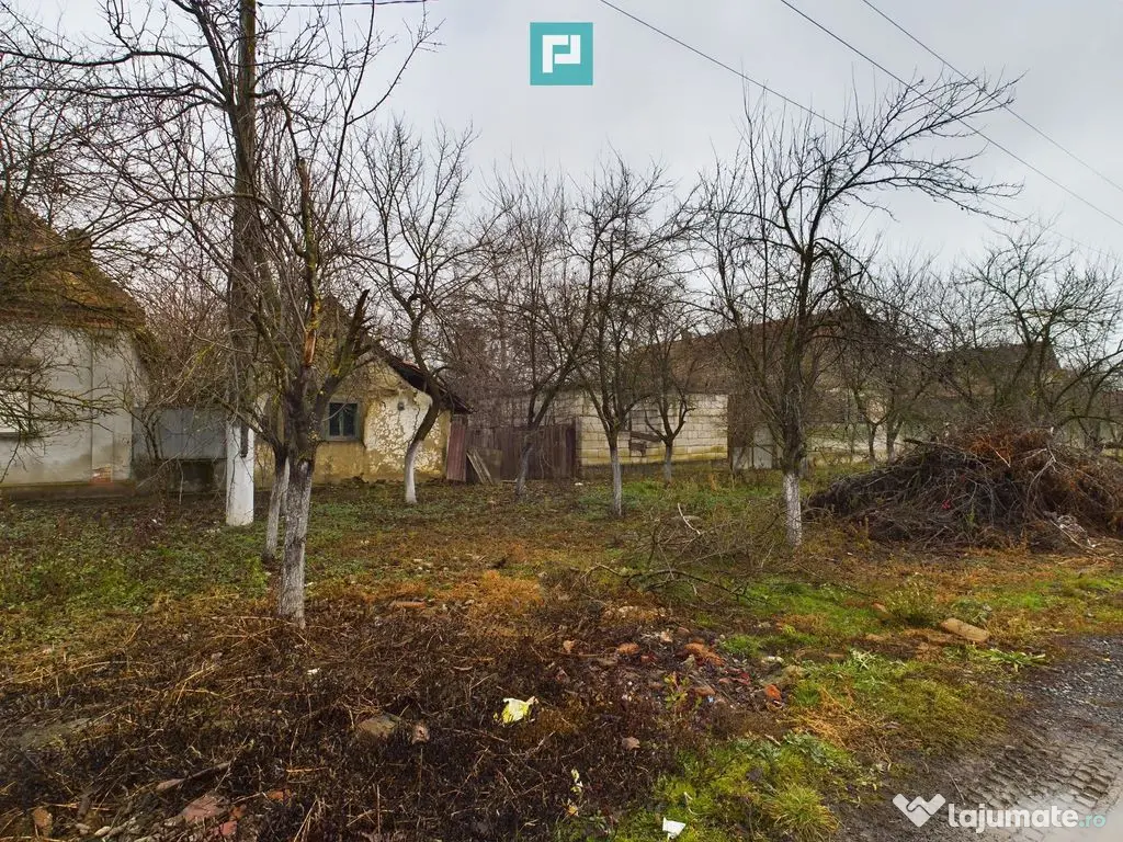 Teren cu casă demolabilă în Şuştra 