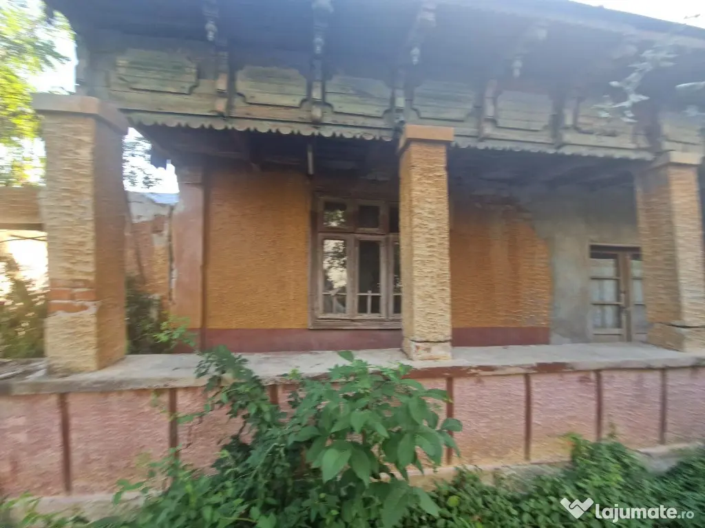 Cornetu stradal, vanzare teren intravilan 1.600mp 