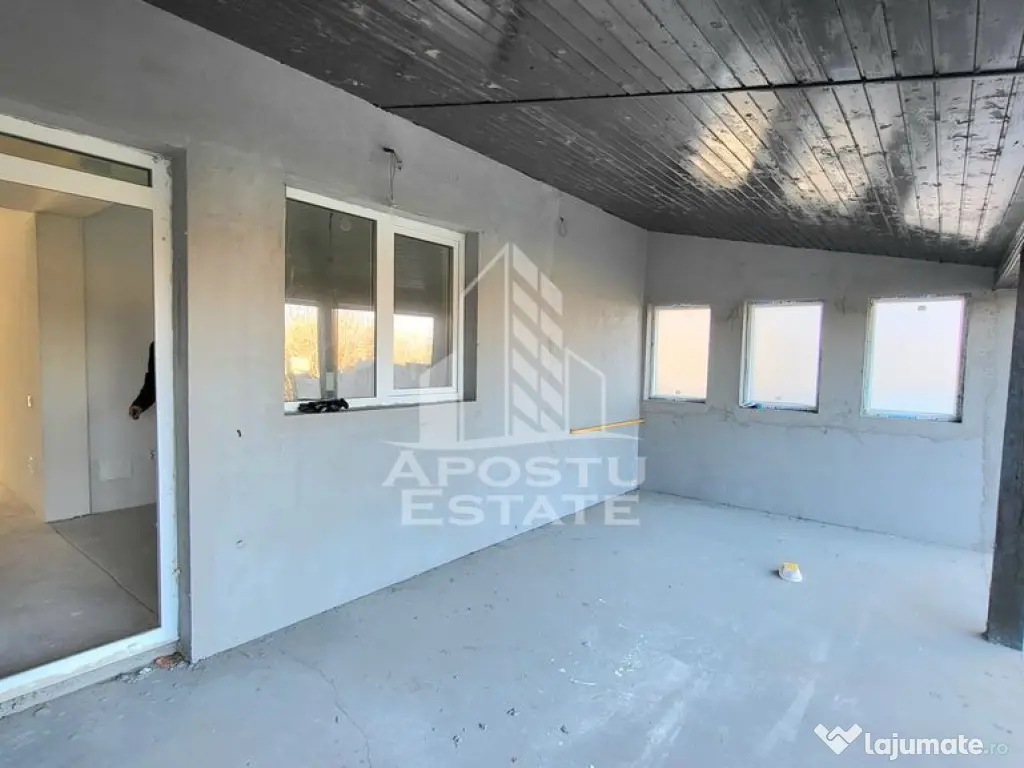 Jumatate de duplex nou cu 4 camere,Parta