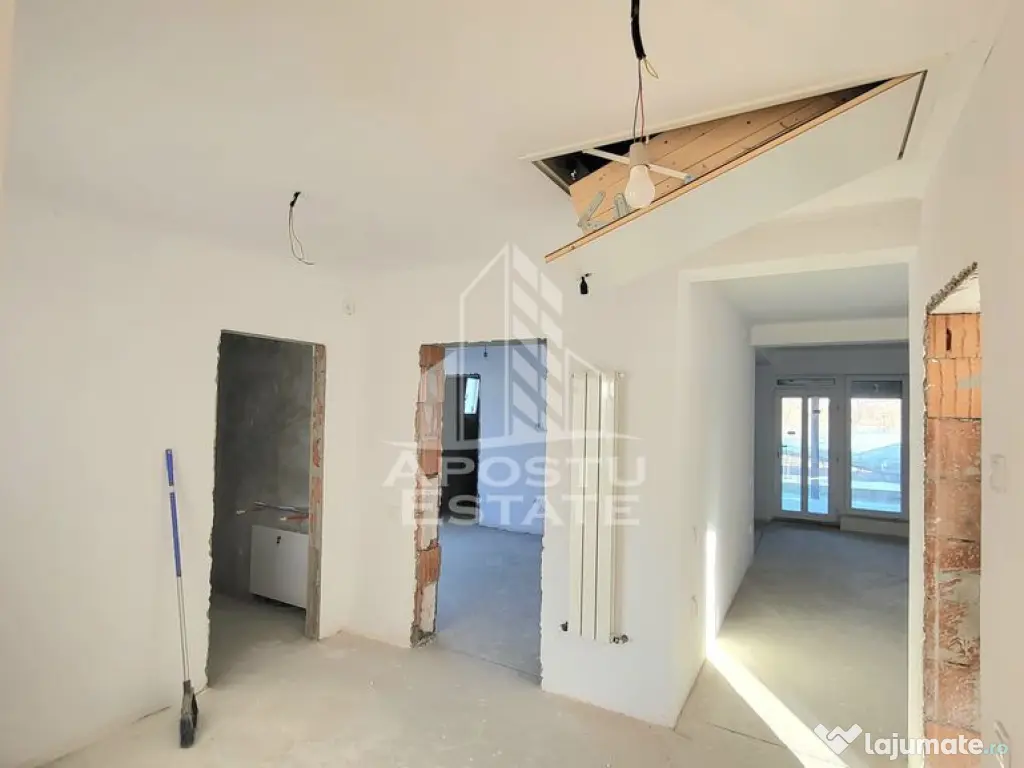 Jumatate de duplex nou cu 4 camere,Parta