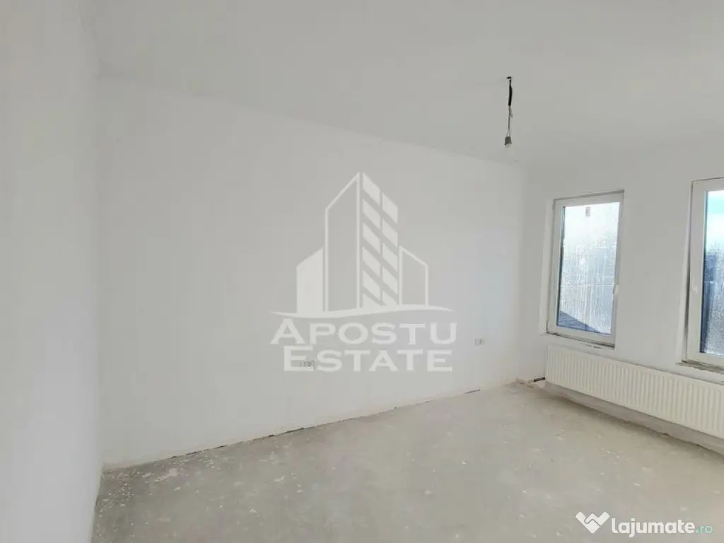 Jumatate de duplex nou cu 4 camere,Parta