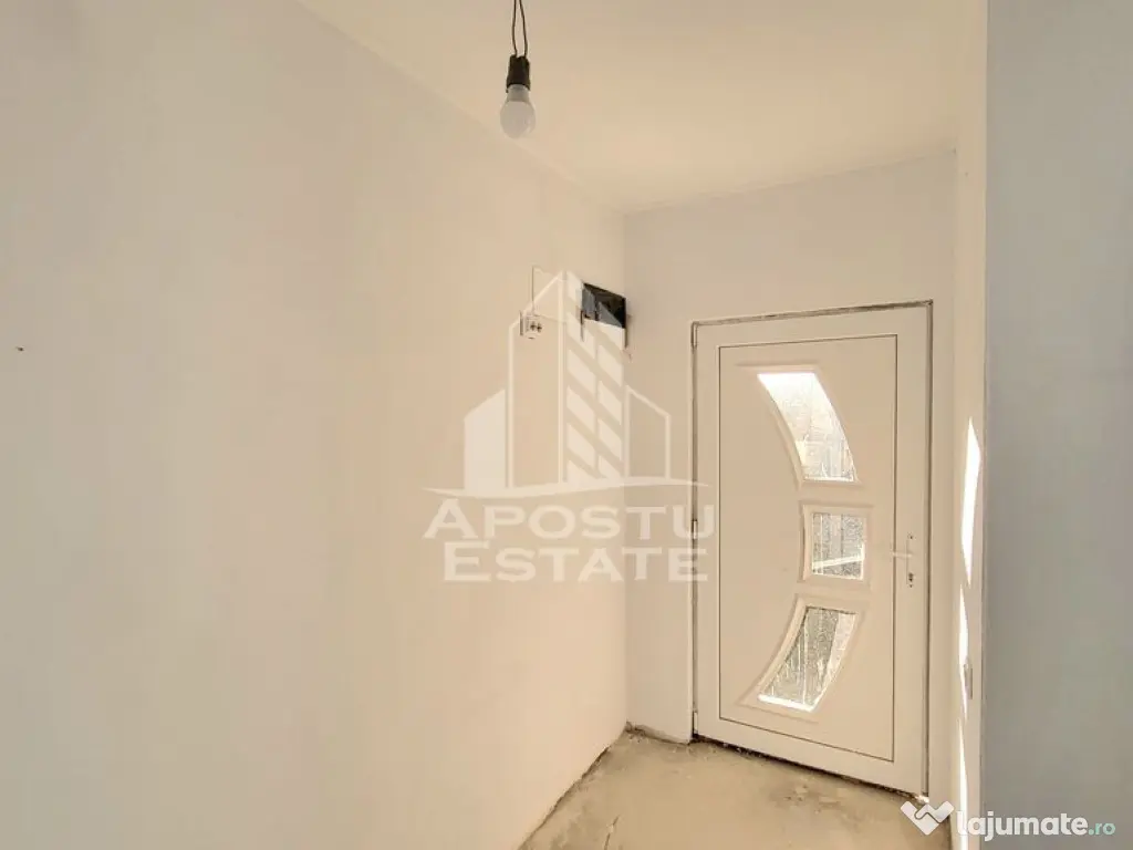 Jumatate de duplex nou cu 4 camere,Parta