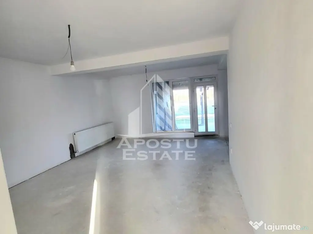 Jumatate de duplex nou cu 4 camere,Parta