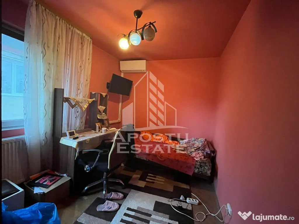 Apartament cu 3 camere, centrala proprie, etajul 1, zona ...