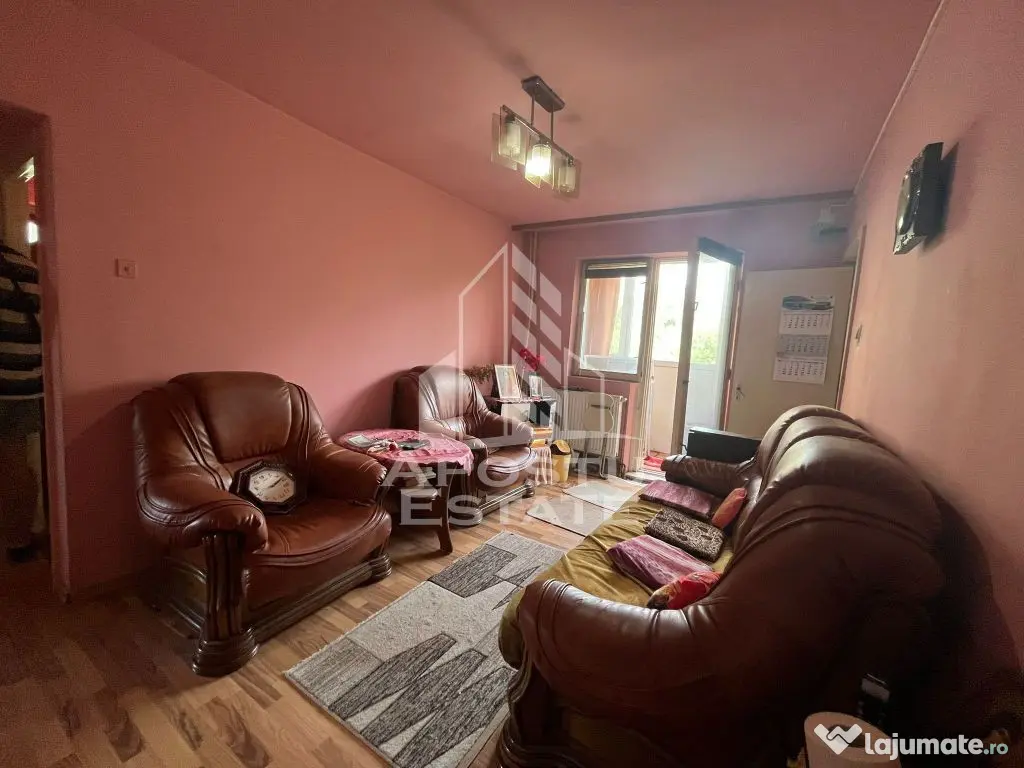 Apartament cu 3 camere, centrala proprie, etajul 1, zona ...