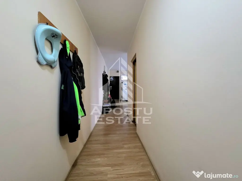 Apartament cu 3 camere, open-space, centrala proprie, zon...
