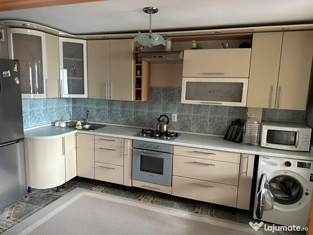 Spre inchiriere 3 camere in zona Trcatorul