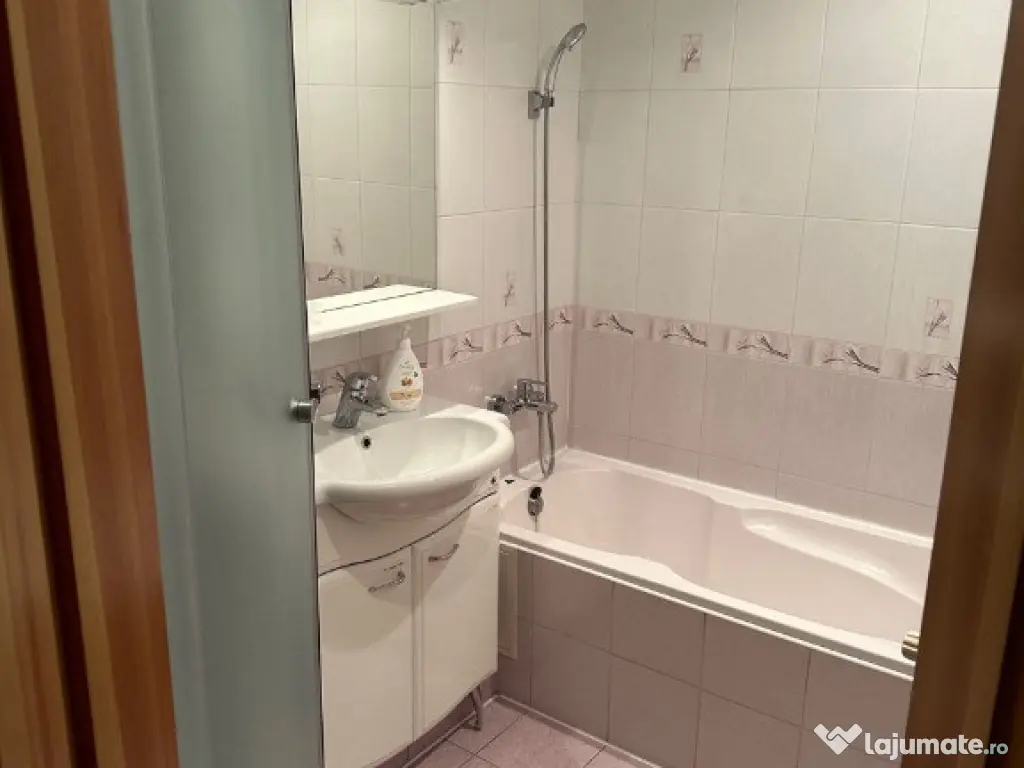 Spre inchiriere 3 camere in zona Trcatorul