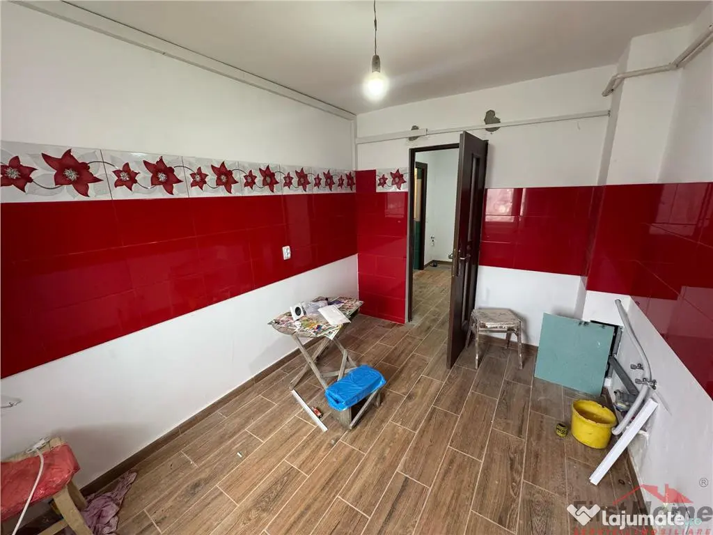 Ap 2 cam, 60 mp utili, et 2/3, hol patrat logie si balcon,re 